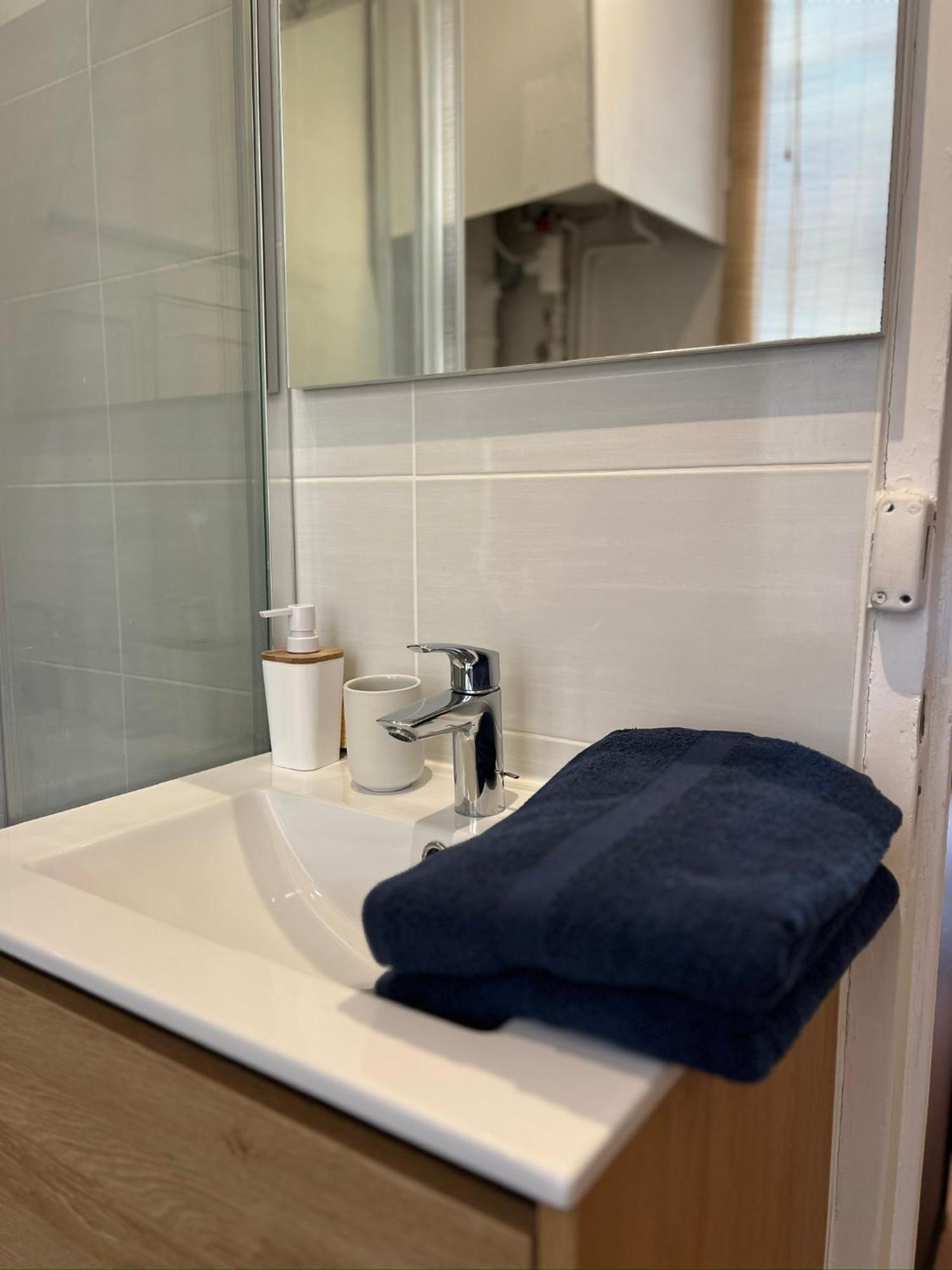 Appartement La petite Provence, hyper centre, Wifi à Dreux Extérieur photo